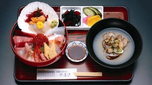 <Web割対象商品>【キングツアーバス旅】梅香る水戸偕楽園と那珂湊で海の幸たっぷり海鮮丼♪〔府中・調布発〕2